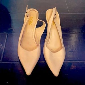 BCBG París nude heels